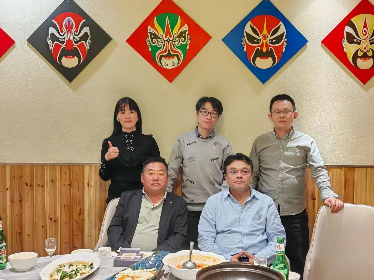 ఫ్యాక్టరీకి మన భారతీయ భాగస్వాములను స్వాగతించడం చాలా ఆనందంగా ఉంది